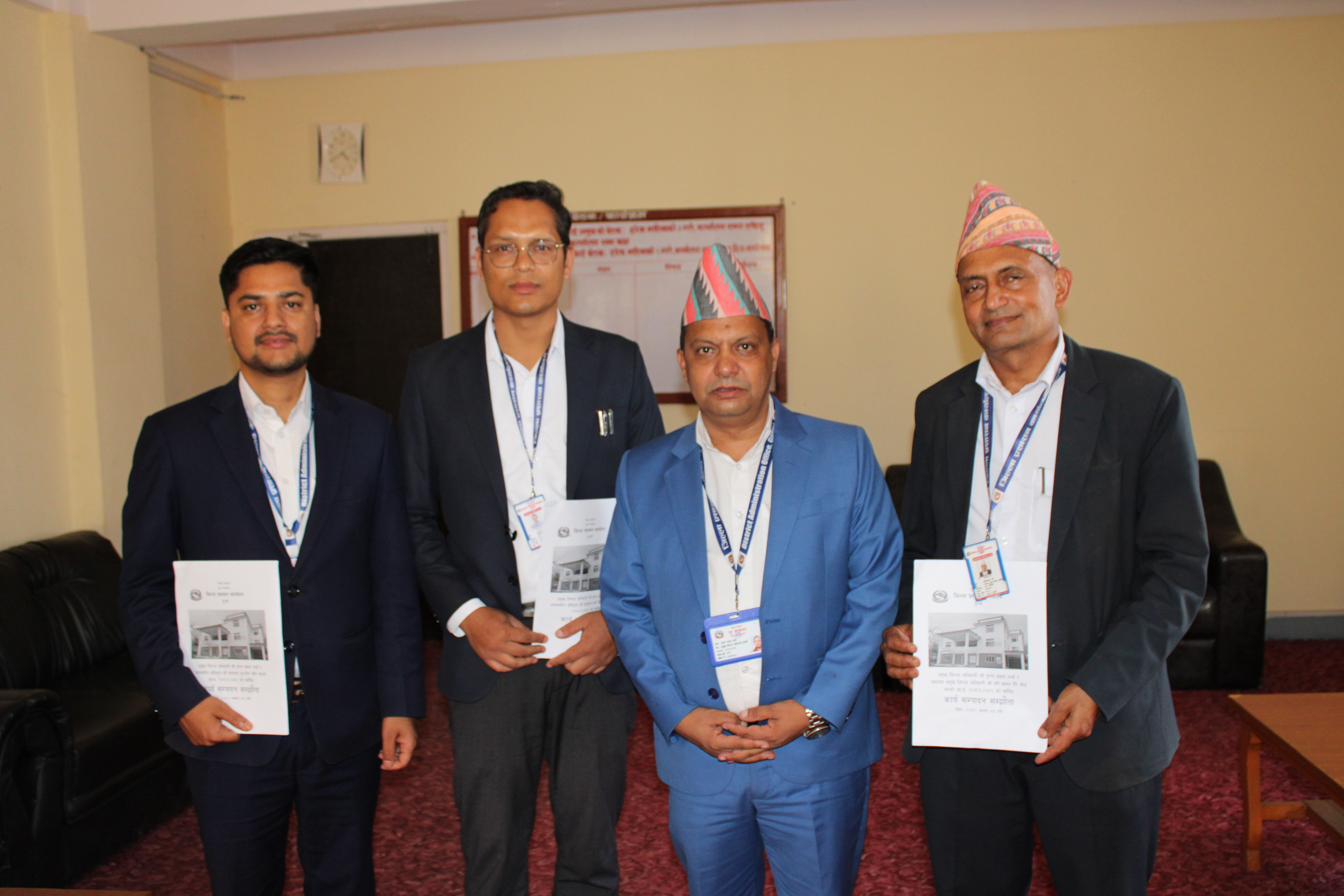 मिति २०८१/०४/०८ गते प्रमुख जिल्ला अधिकारी श्री कृष्ण प्रसाद शर्मा र सहायक प्रमुख जिल्ला अधिकारी श्री हरि प्रसाद गैरे, प्रशासकीय अधिकृतद्वय श्री नारायण घर्ति, तारानाथ फुल्लेल बिच भएको आ.व. २०८१/८२ को वार्षिक कार्य सम्पादन सम्झौता